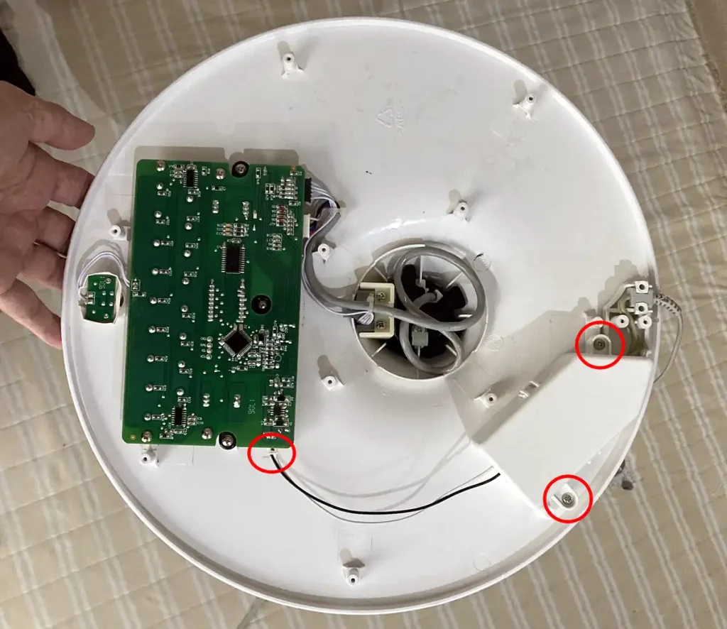 日立HEF-DC5000の裏蓋を外した後、電源パーツを外す