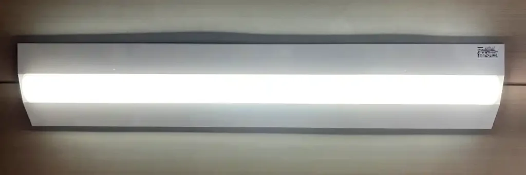 パナソニック製 LEDベースライト(XLX440DEWURZ9) 点灯テスト